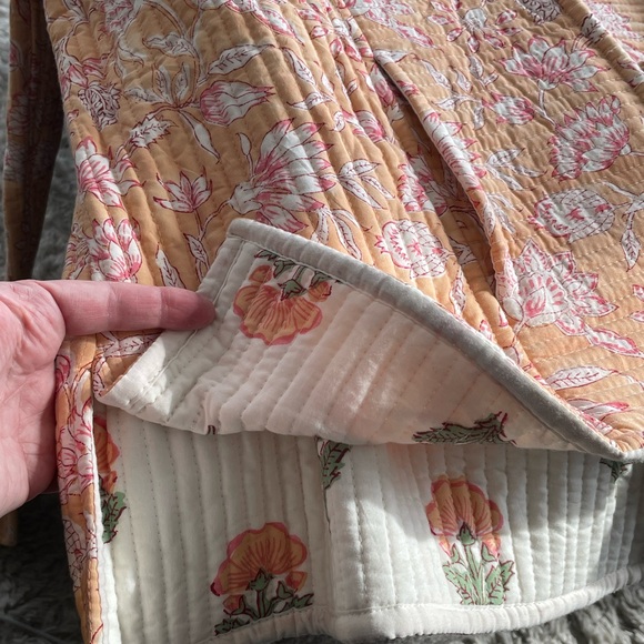 Floral reversible Quilted Jacket- cotton. - Picture 4 of 8